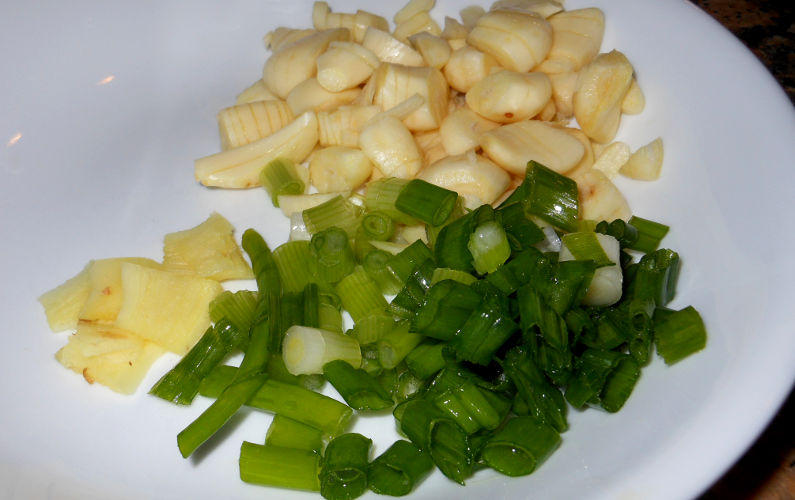 Sliced Green Onion, Garlic and Ginger Recipe
