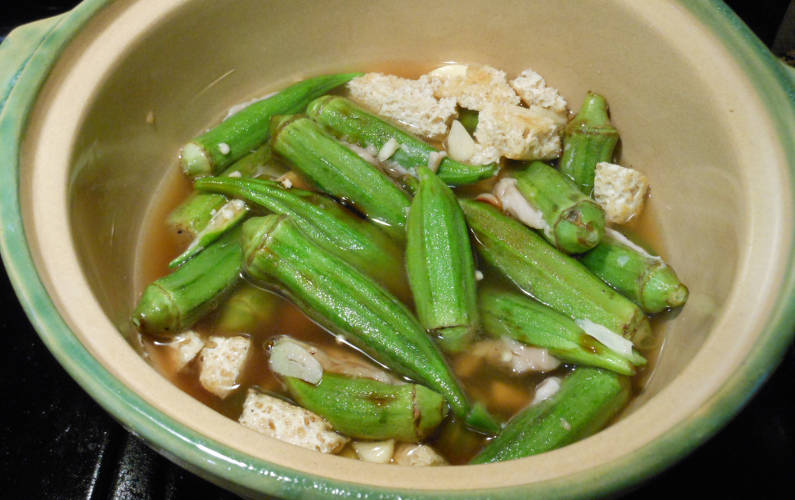 Okra and Tofu Added Cooking in a Clay Pot for Yong Tau Fu Recipe
