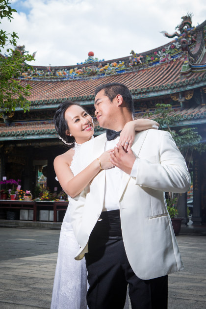 Nadia in a White Dress Holding JM in a Black and White Tuxedo at Lungshan Temple By Ching Hua Bridal Art