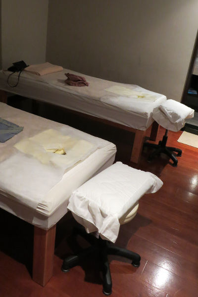 2 Massage Tables at Taipei 1000 Mile Massage Center