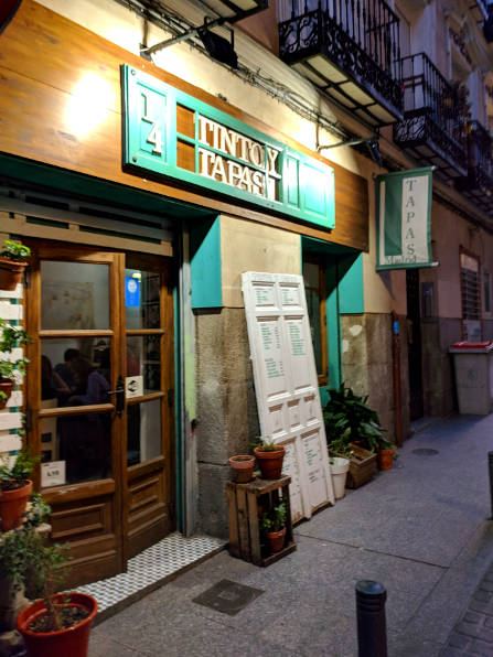 Tinto y Tapas Bar Exterior