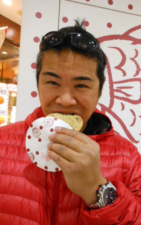 JM Eating Tetsuji Taiyaki